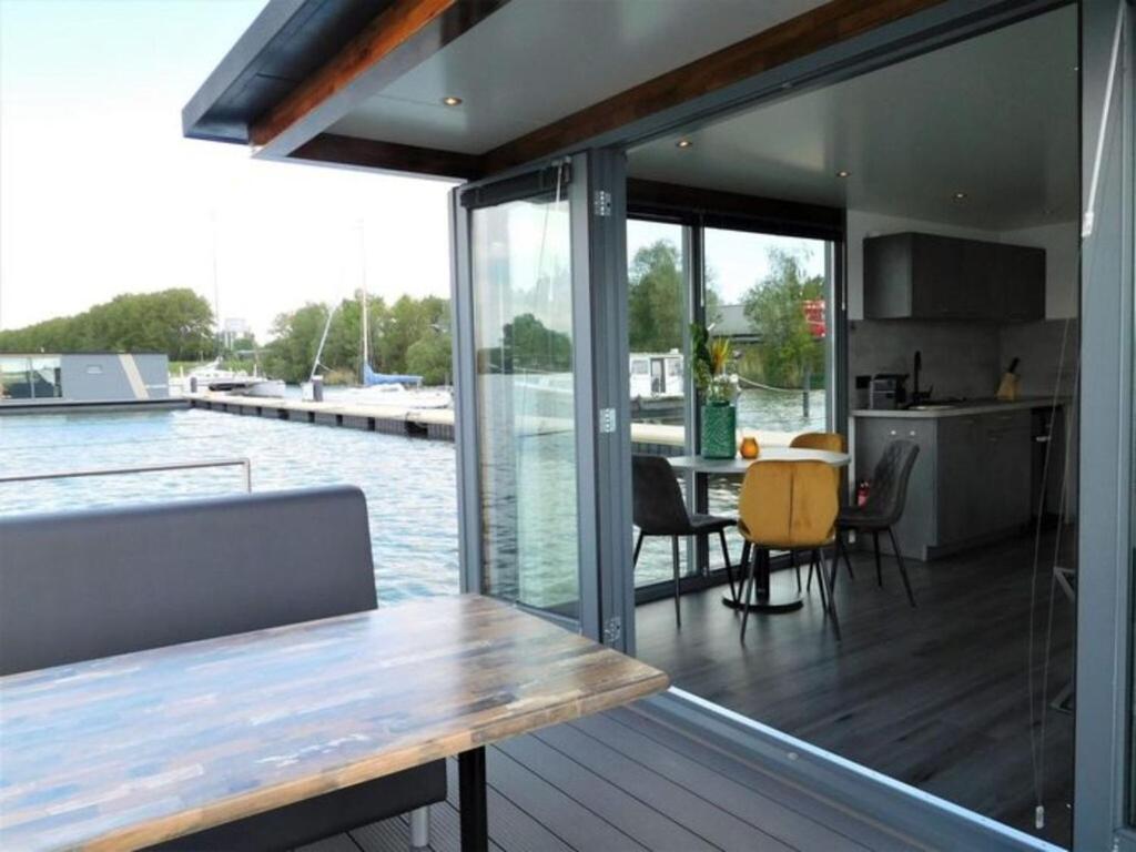 Beautiful Houseboat In The Harbour Of Volendam Near Centre Otel Dış mekan fotoğraf
